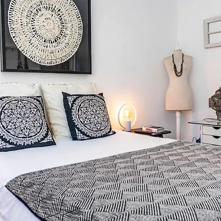 2br Center Apartment